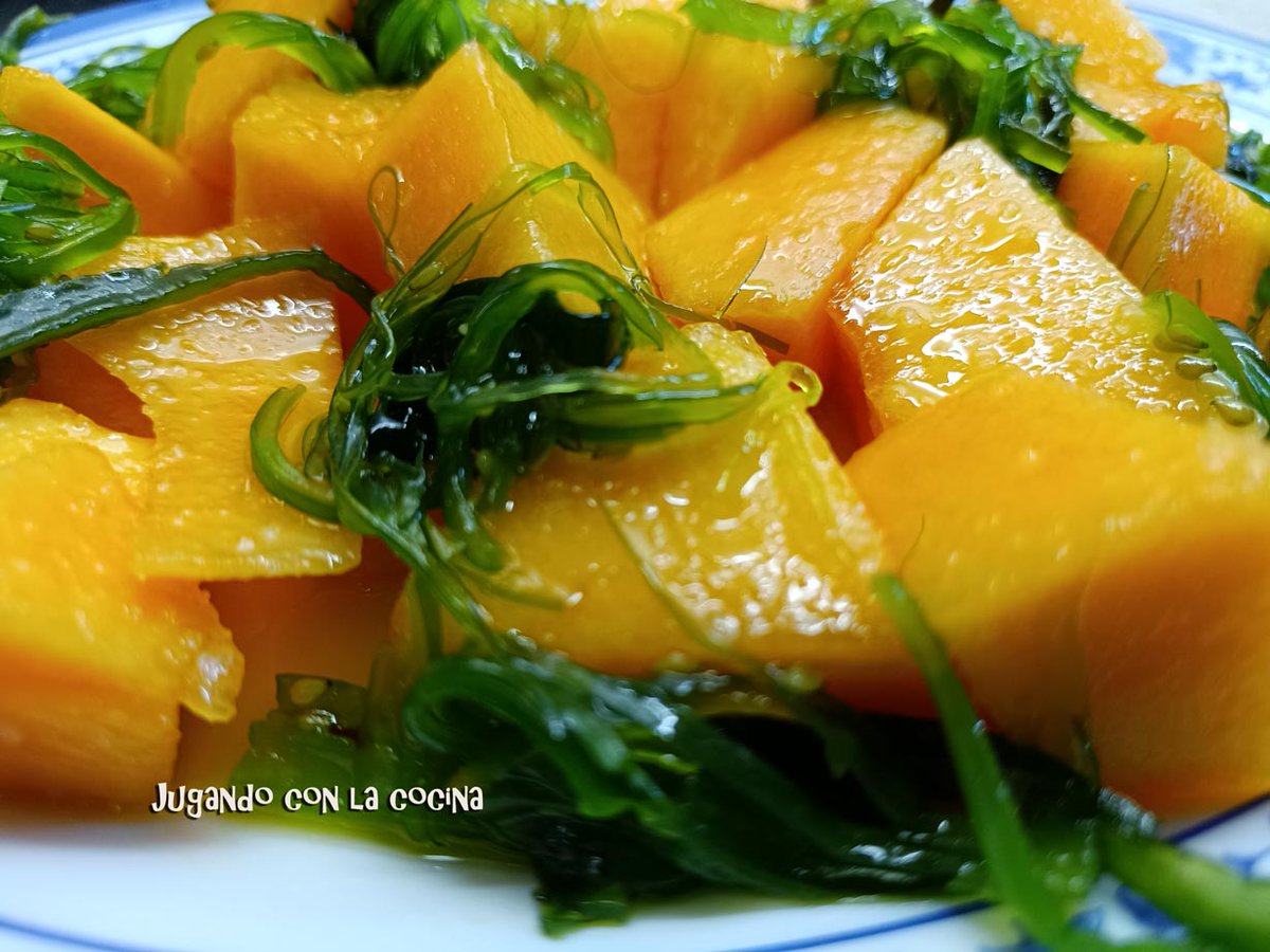 cmgtsb's tweet photo. Jugando con la Cocina: Melón Charentais con alga wakame y soja. Irresistible https://t.co/ExtqYCgf63 https://t.co/way69gWd98