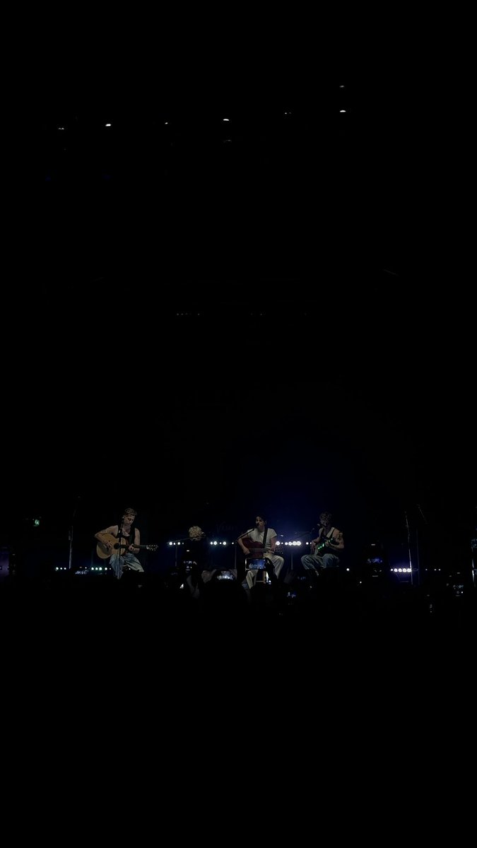 pops7392's tweet photo. my fourth vamps gig and they just get better EVERY TIME !!!!!! 
last night was so nostalgic and special @TheVampsband i love you always ♥️♥️♥️ https://t.co/19VewlwU6M