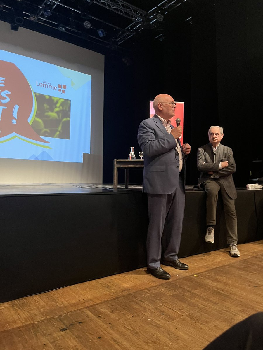 ocaremelle's tweet photo. Merci à P. Ronsanvallon, historien et sociologue d’être venu ce soir à Lomme pour cette conférence autour de la crise démocratique . Les temps politiques incertains d’aujourd’hui prennent une résonance très particulière pourtant déjà singulièrement inscrite dans notre histoire https://t.co/giI83OdMAc