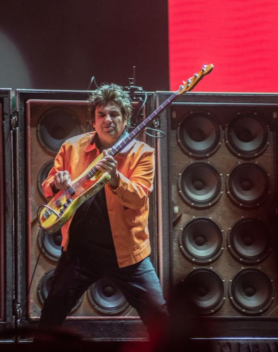 Fue día del bajista ?

Entonces loas a Diego.
Músico de músicos.
Best.
Admirado por todos.
Y querido.