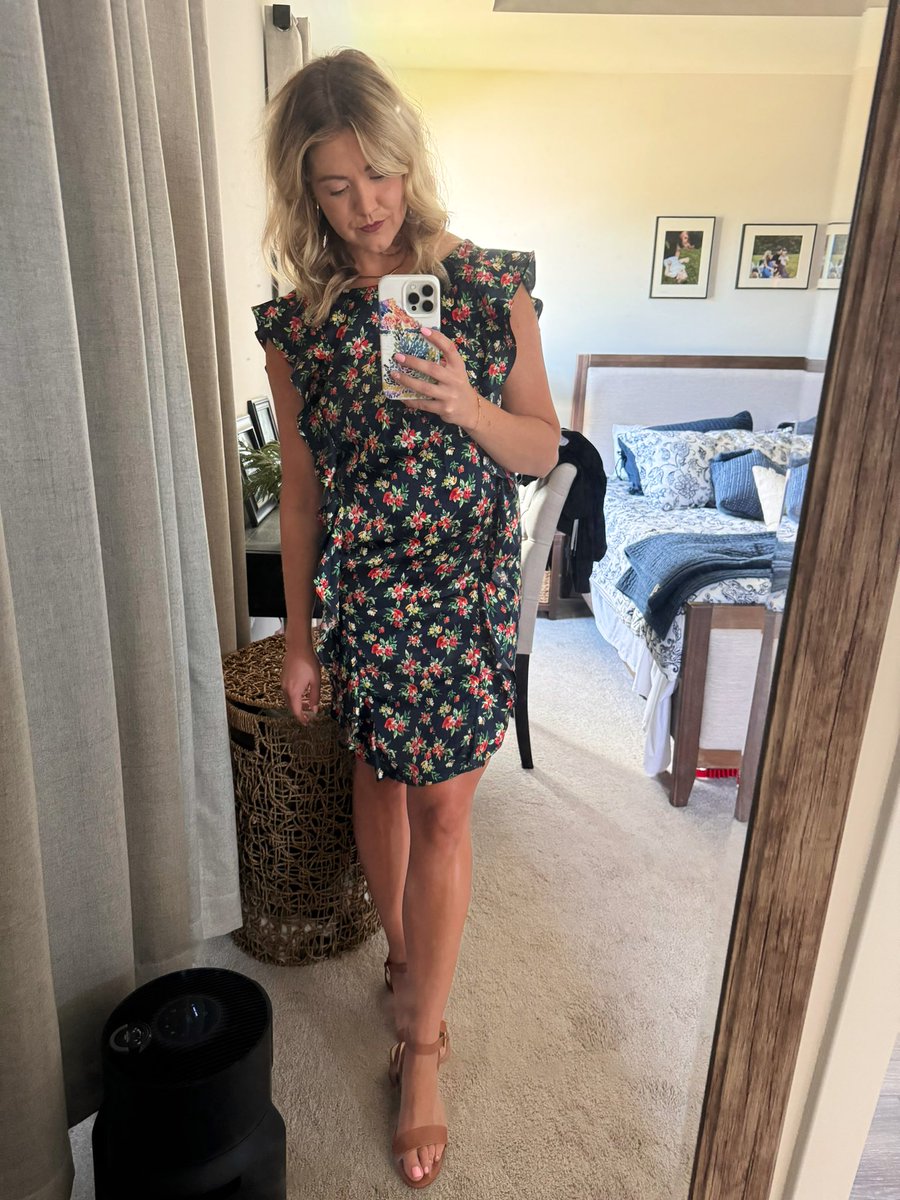 KristiSchell's tweet photo. Embracing the dark roots.. https://t.co/s9kcSd9DOp