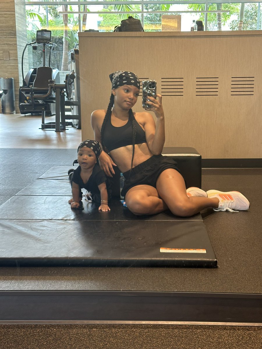 HalleBailey's tweet image. me &amp;amp; my workout partner 💪🏽♥️