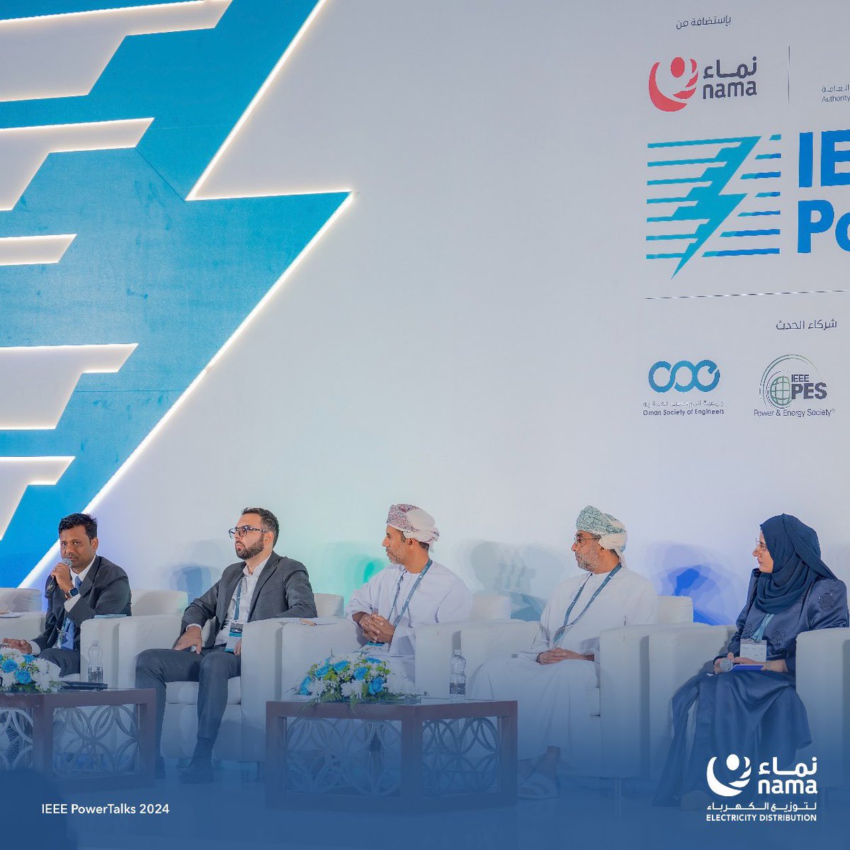 NamaDistribut's tweet photo. فيما قدمت المهندسة حنان العبدلية (مهندسة طاقة متجددة) ورقة عمل بعنوان (تقييم أنظمة الطاقة الشمسية على الأسطح والميكروغريد: الحل الأمثل لاحتياجات الطاقة السكنية)، ناقشت فيها كيفية استفادة المنازل من الطاقة الشمسية والميكروغريد كحل مستدام للطاقة.

#نماء_للتوزيع https://t.co/scwa91Guhj