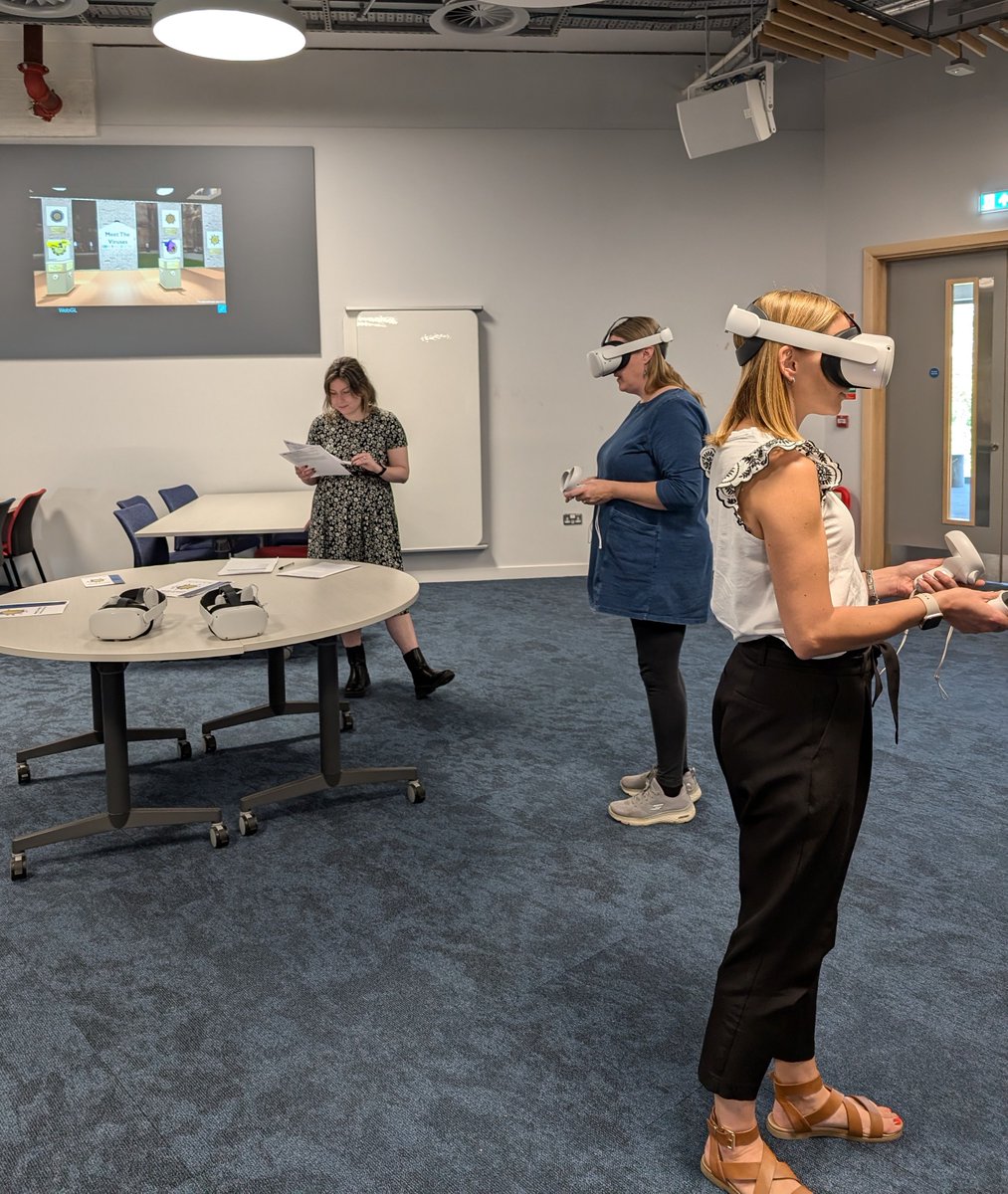 CVRHutchinson's tweet image. While school students had a taster of university at this year&apos;s @CVRinfo @UofGlasgow #PCRWorkshop, their teachers kindly helped us to test out some #ExtendedReality resources we&apos;re developing with @GSofASimVis to help people understand what viruses look like #scicomm #sciart