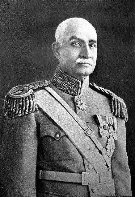 Rami_2580's tweet photo. هیچ نقطه سیاهی نمیتونم در خاندان پهلوی پیدا کنم که افراطی دوستشون نداشته باشم.
با احترام به همه افراد و افکارشون شاهزاده رضا پهلوی رو شاه خودم میدونم و در ایران آینده حتما به سیستم پادشاهی رای میدم.
سیستمی که بیشترین بازدهی و بهترین دوران رو برای ایران ساخت. 
#KingRezaPahlavi https://t.co/o63DLwaZiL