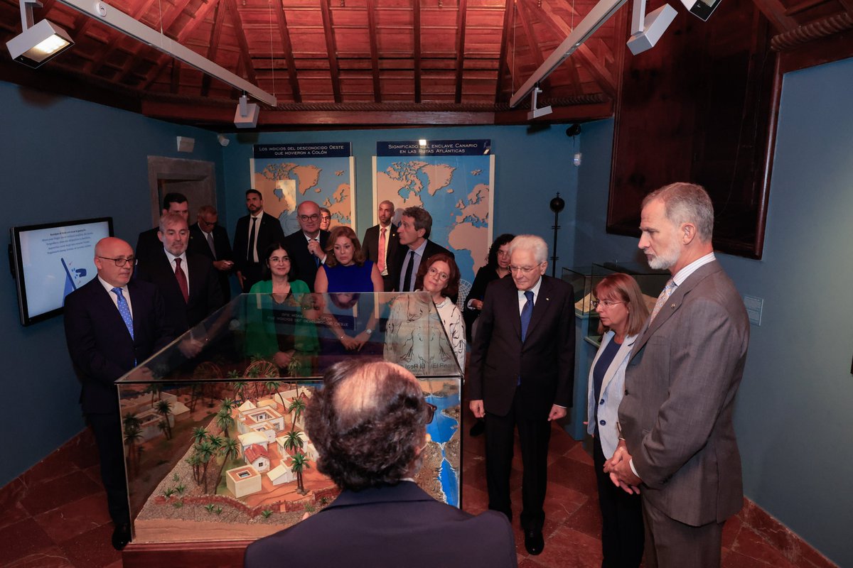 CasaReal's tweet photo. Recorrido del Rey por la Casa de Colón en Las Palmas de Gran Canaria junto al presidente de la República Italiana, Sergio Mattarella.

➡️https://t.co/yTQ8J29099 https://t.co/dojvw9xELw