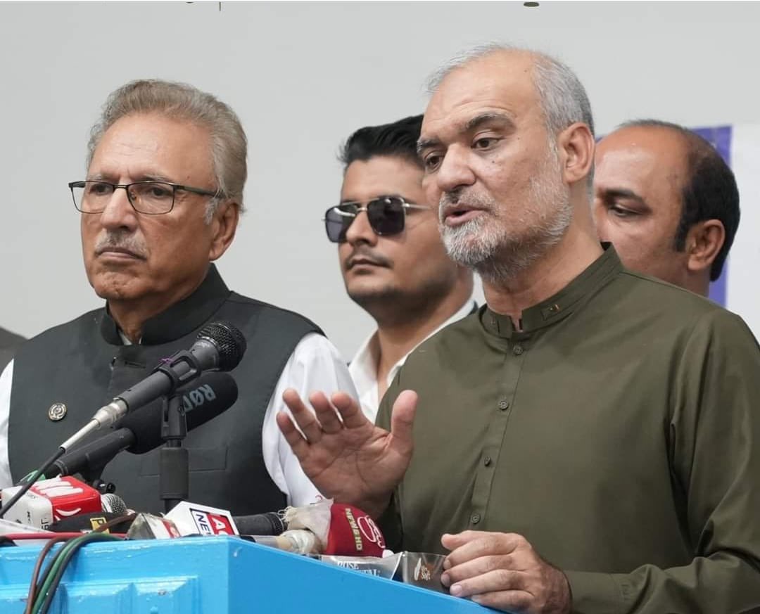 NaeemRehmanEngr's tweet photo. سابق صدر پاکستان ڈاکٹر عارف علوی سے منصورہ میں ملاقات میں مجوزہ آئینی ترمیمی بل پر تبادلہ خیال ہوا۔ جماعت اسلامی کا دو ٹوک موقف ہے کہ ہم اس بل کو مکمل طور پر مسترد کرتے ہیں، ہم کسی شق وار جائزے کی بھی حمایت نہیں کریں گے ، فارم 47 پر بننے والی پارلیمنٹ کو آئین میں ترمیم کا حق نہیں دیا جاسکتا