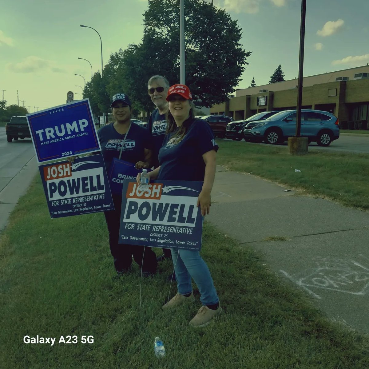 powell4westland's tweet photo. It was great seeing all my supporters at the Wayne Ford plant yesterday showing support for both myself and Trump. Thank you to everyone who took the time to come out and the hundreds showing their support as they drove by.
#TeamPowell #WayneMi #Michigan #Autoworkers https://t.co/0Aev0LQiQp