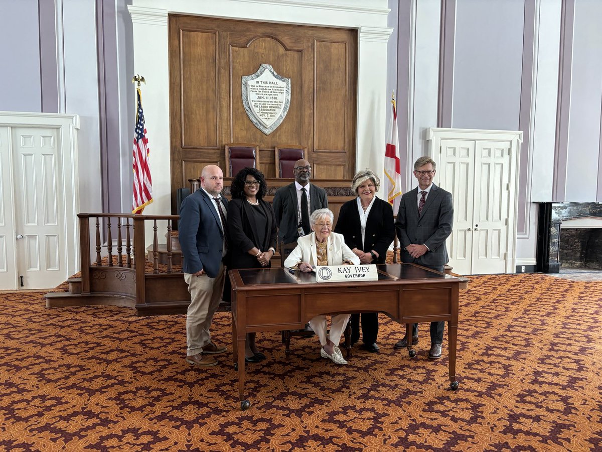 warfield_kay's tweet photo. Governor Ivey with State Superintendent Mackey and Attendance Team witness the  signing of the Attendance Awareness  Month Proclamation .#AttendanceAwareness #AlabamaAchieves https://t.co/rbIkXLKmB9