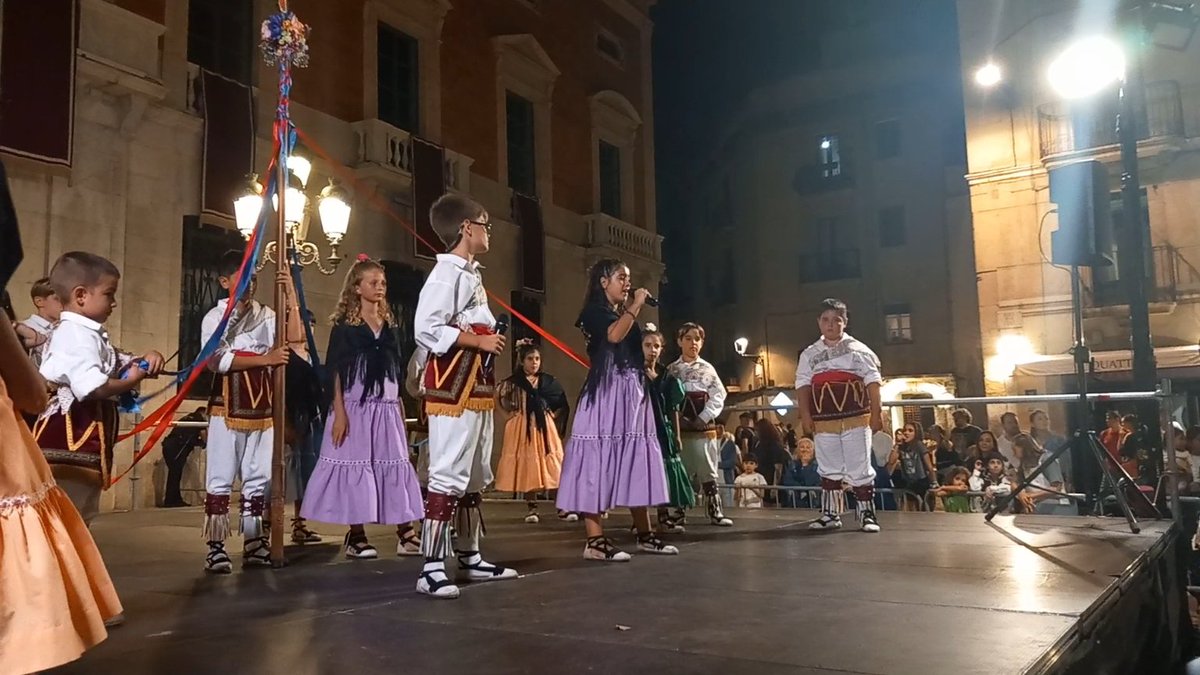 Gio Gonzales (@gonzas_g) on Twitter photo Ball parlat de <a href="/bgitanestgn/">Ball Gitanes TGN</a> petit!
En directe a <a href="/tarragonaradio/">Tarragona Ràdio 🟣</a>
#SantaTecla2024 <a href="/SantateclaTGN/">Santa Tecla Tarragona</a> Ball parlat de <a href="/bgitanestgn/">Ball Gitanes TGN</a> petit!
En directe a <a href="/tarragonaradio/">Tarragona Ràdio 🟣</a>
#SantaTecla2024 <a href="/SantateclaTGN/">Santa Tecla Tarragona</a>