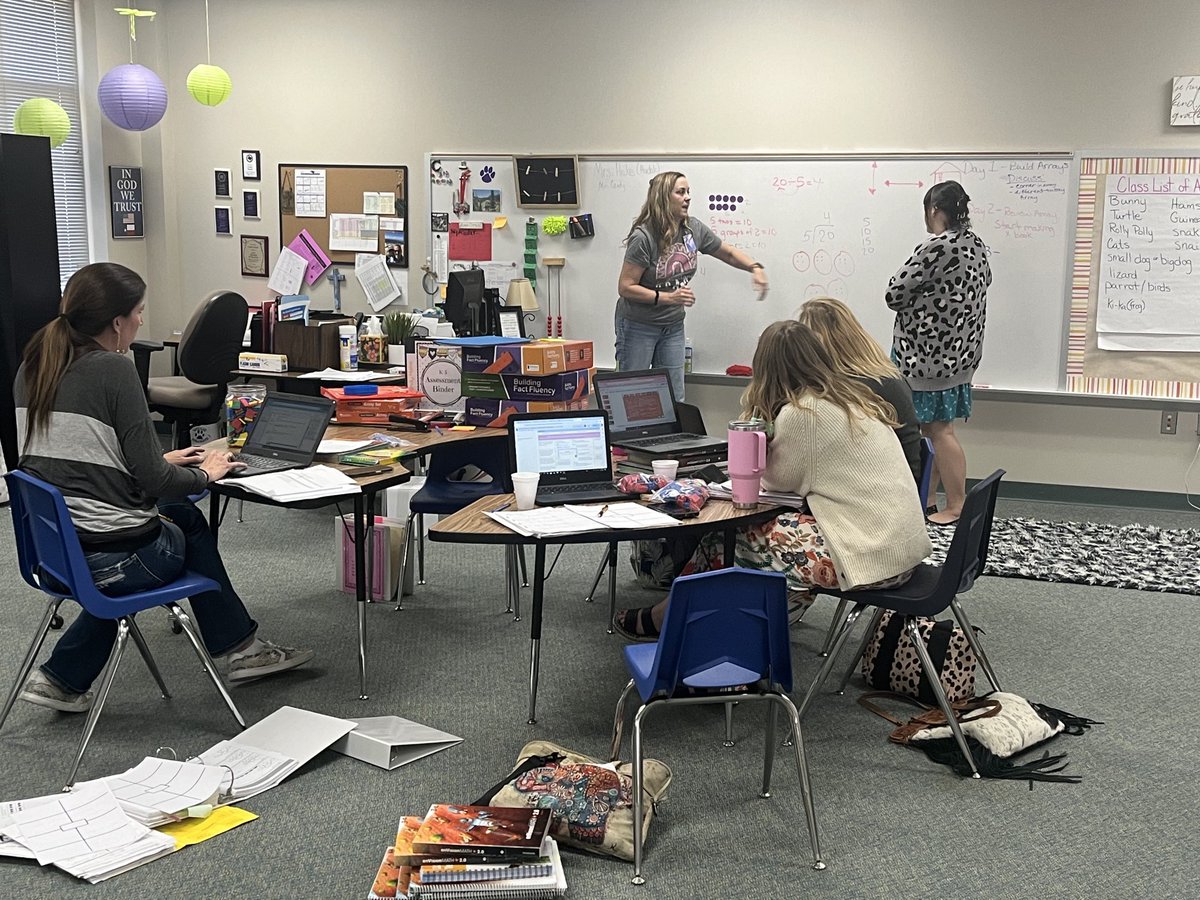 3rd Grade Planning time. Coach Hake modeling the mathematical processes. 
⁦<a href="/WillisSchools/">Willis ISD</a>⁩