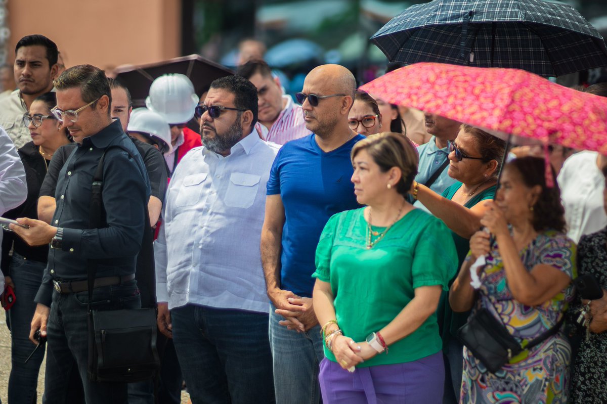 Esta mañana en compañía de la <a href="/_Seplader/">SEPLADER</a> que con orgullo dirijo, participamos en el Simulacro Nacional desde la Casa del Pueblo, que encabezó nuestra Gobernadora, Mtra. <a href="/EvelynSalgadoP/">Evelyn Salgado Pineda</a>.