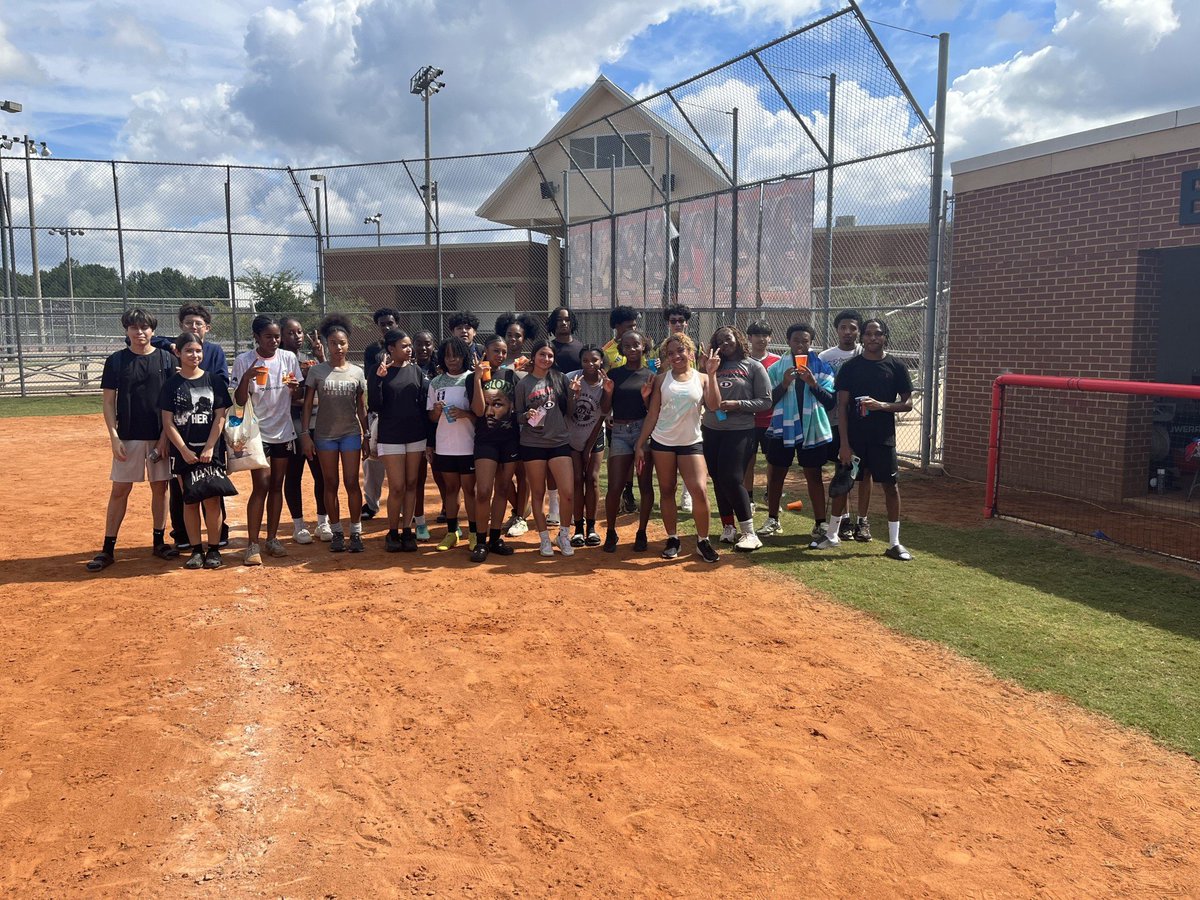 Dutchtownsoccer's tweet photo. Just had a great time hanging with this group of great kids for some off-season time Kickball, water baloons and pizza time. Cannot wait for the season this year! https://t.co/53c308JrF3
