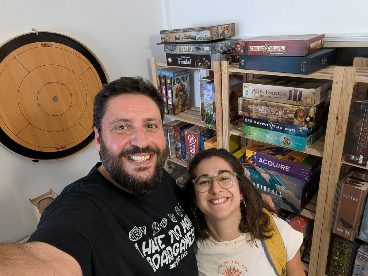 O had the pleasure of welcoming <a href="/CarmenNm95/">Carmen</a> from the University of Granada. She's coming to spend a few months in Leiria to follow projects I've been doing on the application of games, serious games and gamification. #seriousgames #gamification #gamebasedlearning