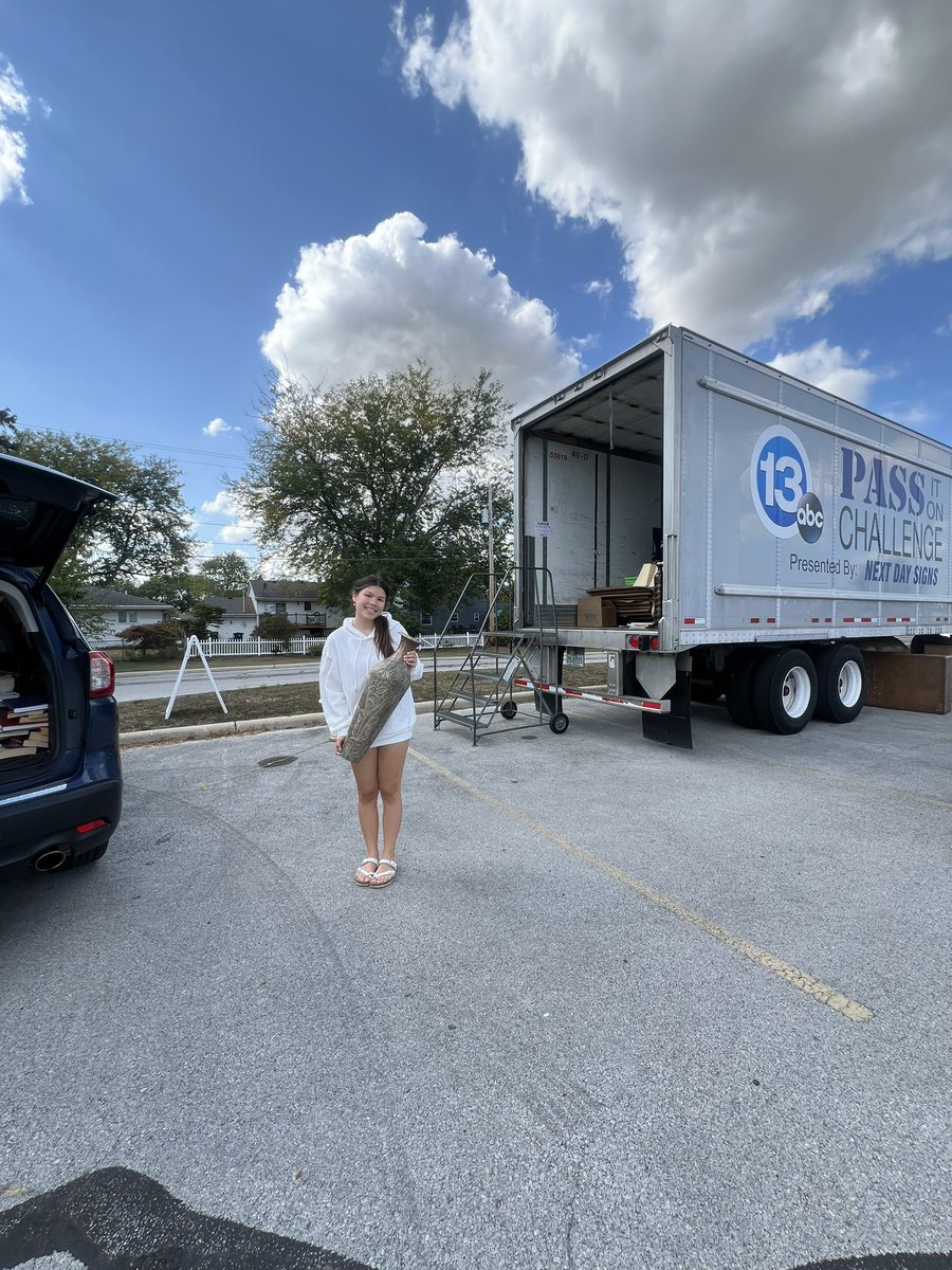 donating some home decor to the <a href="/goodwillnow/">Goodwill NOW</a> pass it on challenge! last day to donate is today! #bobcatproud