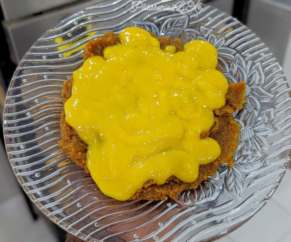 cheikhounacound's tweet photo. J'ai réinventé le lakh en créant une version 100% mangue 🥭, où j'ai remplacé le mil par du sankhal à base de mangue et le lait caillé par de la pulpe de mangue. Mon objectif est de valoriser les fruits du terroir sénégalais en proposant une alternative innovante et saine aux recettes traditionnelles, tout en respectant les saveurs authentiques. Cette création honore les traditions culinaires tout en mettant en lumière le potentiel des produits locaux.