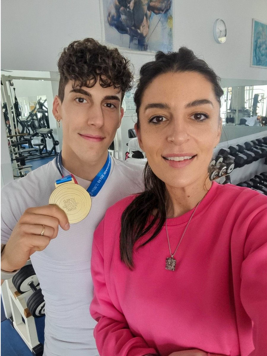 AmedeoValentina's tweet photo. Il mio amico è campione mondiale di pattinaggio artistico a rotelle, ma essendo uno sport poco considerato non ne parla nessuno.
Allora lo dico io. Bravo Ale, meritatissimo 🇮🇹 💚 https://t.co/3dN1Mu94bE