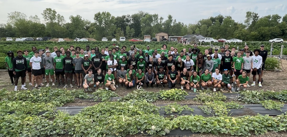 Had a great time giving back during our volunteer day at Shiloh Fields 💚

#GMG🦅