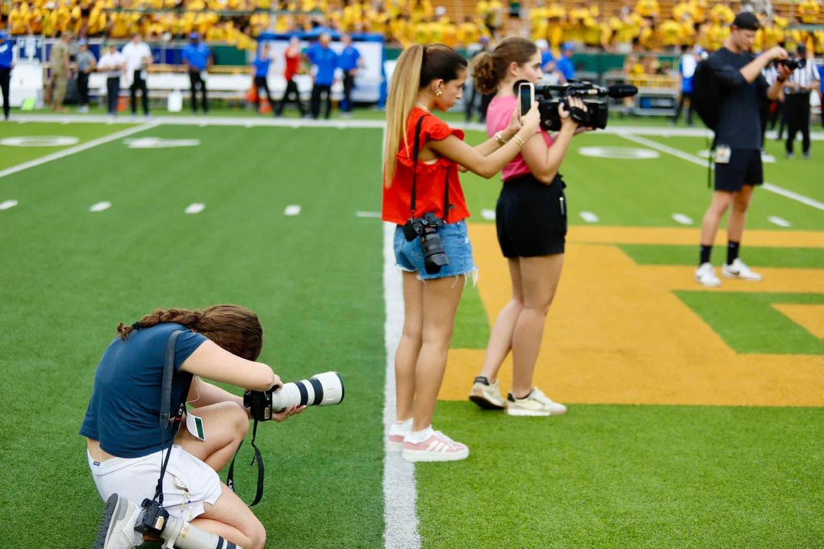 BUstudentmedia's tweet photo. Behind the Scenes: Student Media on game day! 🎬🐻🏈 https://t.co/7ETqL3Quy1