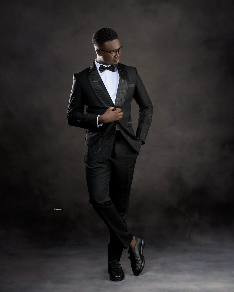 Olasgraphics's tweet photo. EsanLasu Dinner &amp; Award 🥇📸🖤
#photographeroftheyear #esanlasu #lasu #lasustudent #awardwinning #lasulife #suite #classof24 #polticalscientist 

✂️: @KudosClothing https://t.co/y26pKaiU7Z