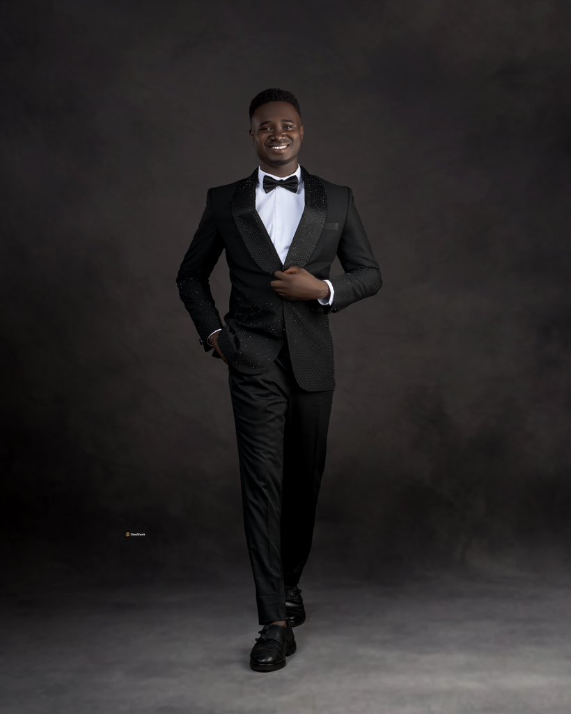 Olasgraphics's tweet photo. EsanLasu Dinner &amp; Award 🥇📸🖤
#photographeroftheyear #esanlasu #lasu #lasustudent #awardwinning #lasulife #suite #classof24 #polticalscientist 

✂️: @KudosClothing https://t.co/y26pKaiU7Z
