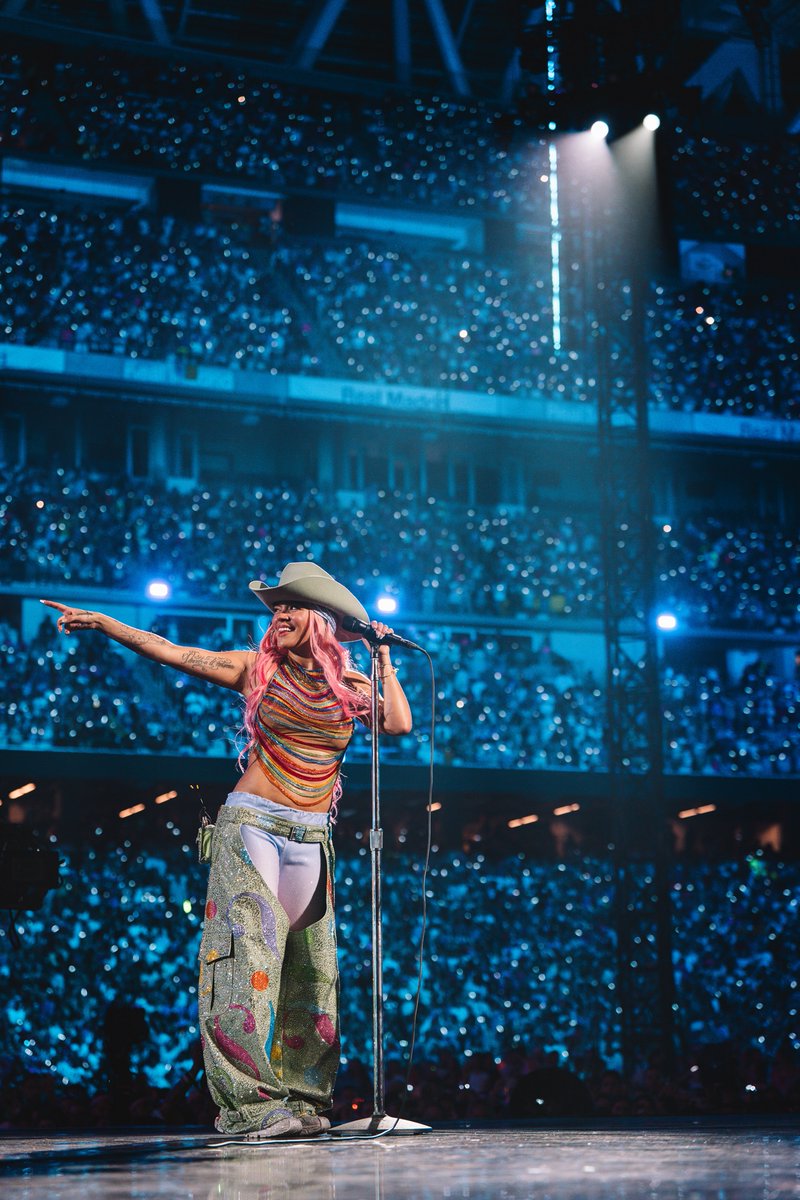 ElationPro's tweet photo. Karol G Electrifies On Historic “Mañana Será Bonito” World Tour With Assist From Elation PROTEUS.
#elationlighting #KarolG #MañanaSeráBonito #proteusseries https://t.co/BMLf3j1XYi