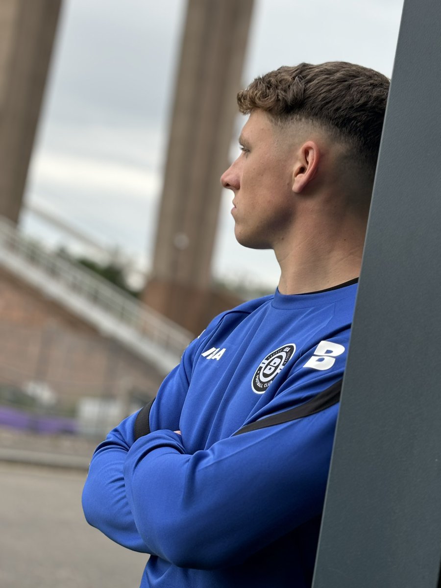 IbaSportsUK's tweet photo. Shorter days longer nights temps are dropping - long sleeve season is on its way. 
Time to pull on your Strive Sweater, beat the cold and hit the training pitch. 
 🔵⚫️🥶 #ibasports

#teamwear #training #strive https://t.co/AXnK2B57n2