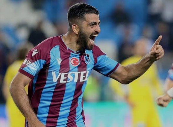 Umut Bozok

Bu adamı Abdullah Avcı dışladı. Hatta tam gidecekken Şenol hoca takıma dahil etti ve bugun ki maçta 1 puan aldırdı!Bu adamın belirli ölçüde yetenekleri var evet fakat hırsından,aziminden ve mücadelesinden kimin şüphesi var? Böyle oyunculara ihtiyacımız yok mu?