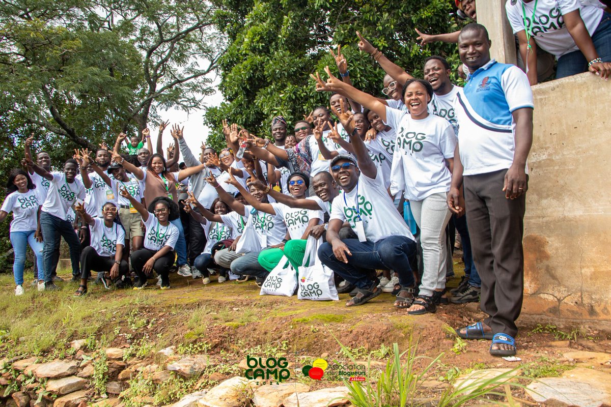 KissouYes's tweet photo. Dernière journée riche en découvertes au #Blogcamp2024. Les tatas sombas et le baobab millénaire ont dévoilé leurs secrets et nous ont émerveillés. Un arbre pouvant  abriter une communauté entière.
Incroyable! 
 #nature #Afrique #voyage #ABBENIN
#BlogForDssr #CampNanto 
#Nati2024 https://t.co/fDXNch2ILp