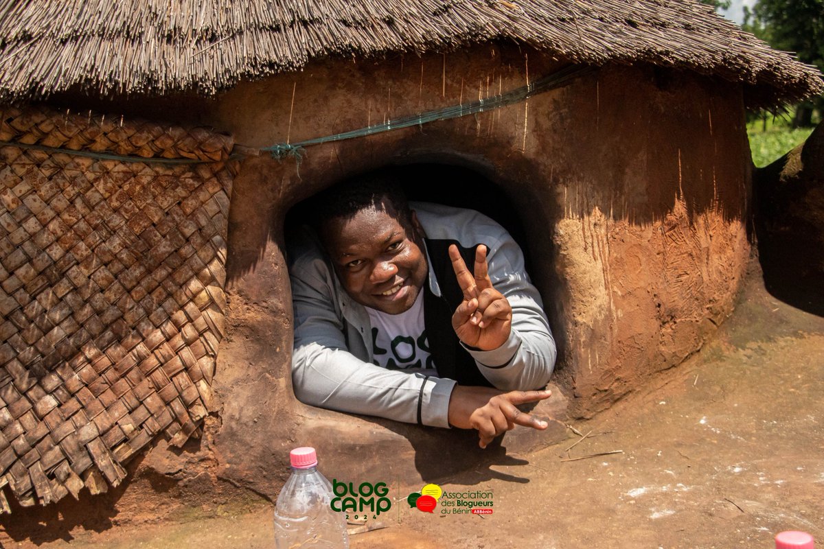 KissouYes's tweet photo. Dernière journée riche en découvertes au #Blogcamp2024. Les tatas sombas et le baobab millénaire ont dévoilé leurs secrets et nous ont émerveillés. Un arbre pouvant  abriter une communauté entière.
Incroyable! 
 #nature #Afrique #voyage #ABBENIN
#BlogForDssr #CampNanto 
#Nati2024 https://t.co/fDXNch2ILp