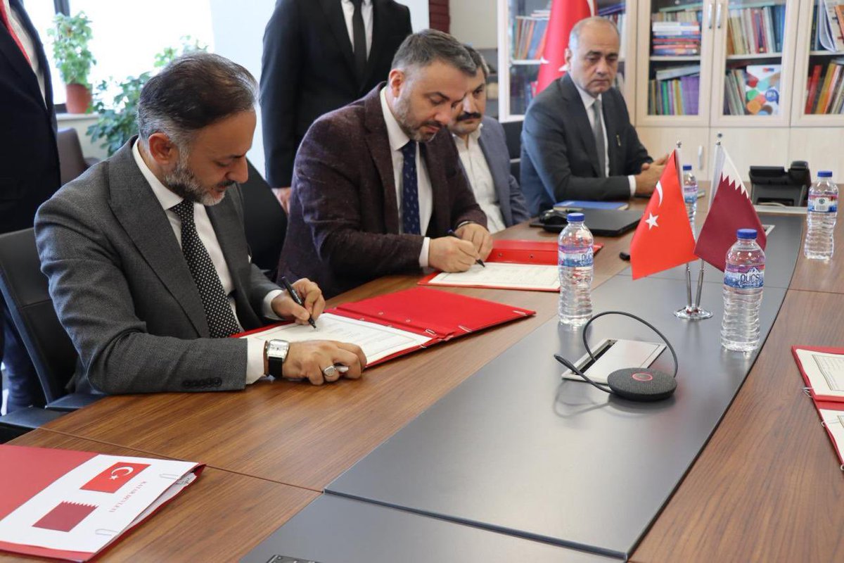 mimar_rizaucan's tweet photo. 06 Şubat 2023 tarihli Kahramanmaraş merkezli 11 ilimizi etkileyen deprem bölgesindeki sağlık yatırımlarımıza ilaveten, “Aile Sağlığı Merkezi Projeleri”mize katkı sağlamak üzere Katar Vakfı ile ortak işbirliği protokolü imzaladık. https://t.co/OPX4UGeUmo