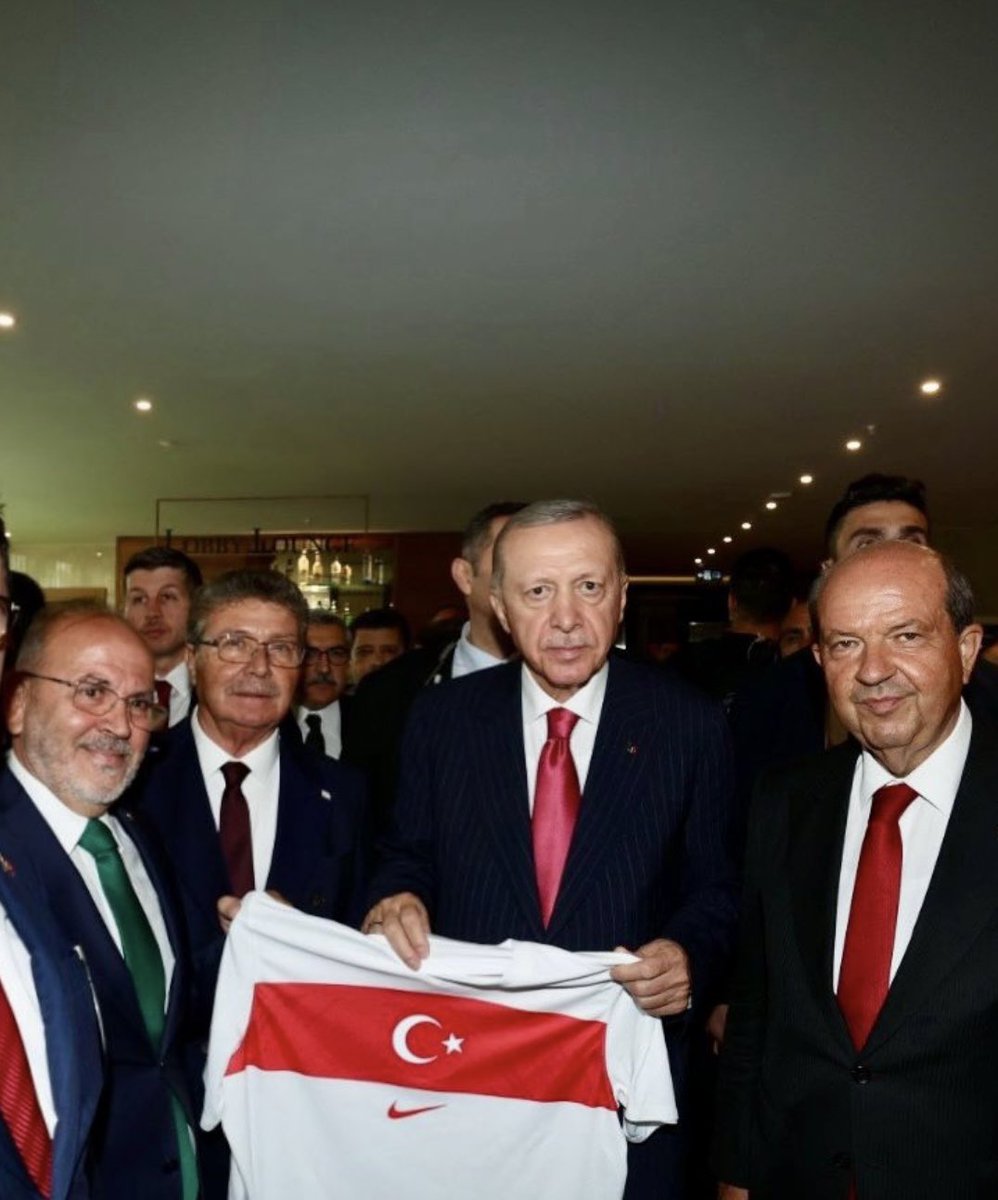 meserhatkaradag's tweet photo. #sporunbirleştiricigücü🇹🇷 

Dünya lideri #RecepTayyipErdoğan 

@RTErdogan @haciosmanogluib @ErsinrTatar @OA_BAK https://t.co/a3WfXdhfO6