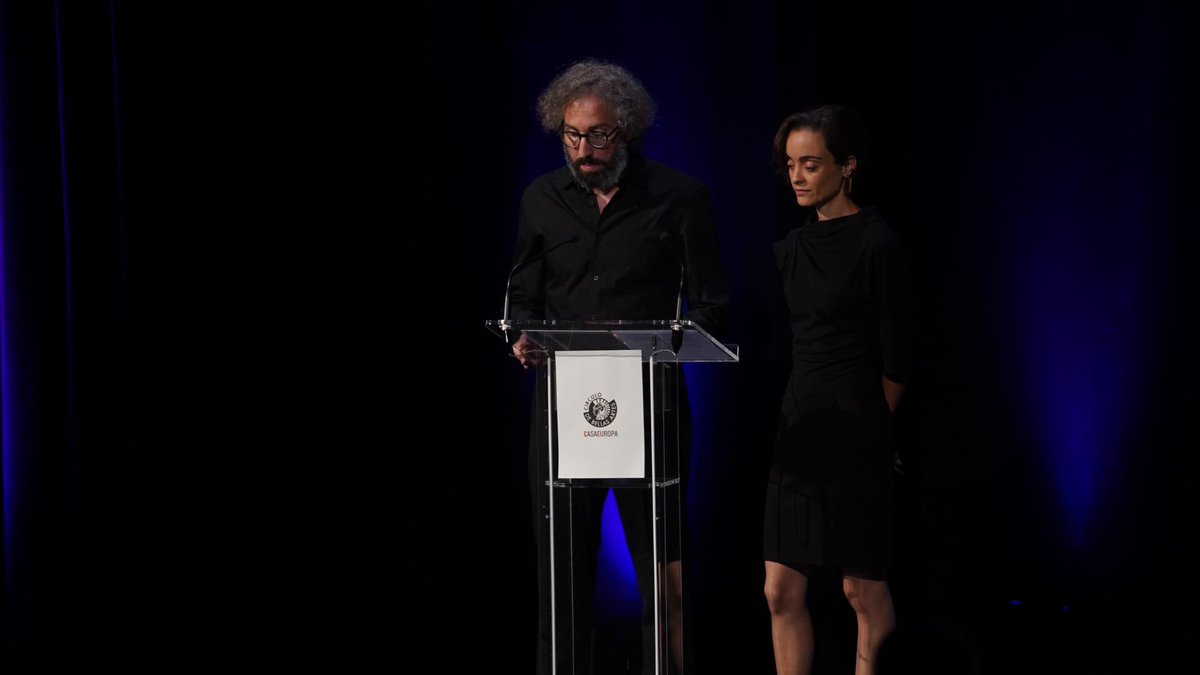 La literatura y la música como catarsis❤️‍🔥

El pensamiento franco-alemán también vive en su literatura y música. Disfrutamos de textos de Slimani, Erpenbeck, de Vigan, Müller y Mbougar Sarr, acompañados de música por alumnos de la <a href="/EscuelaRSofia/">Escuela Superior de Música Reina Sofía</a> 🎶📚