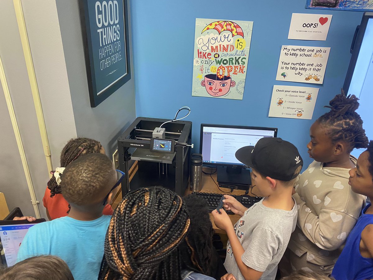 Big crowd of fourth graders excited to see their 3D designs get printed! #BentonBold