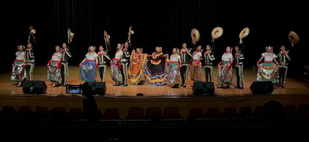 Ayer terminó la presentación de mi estado (Jalisco) ya el día de mañana esperaremos si ganamos o nos vamos con mal sabor de boca.
