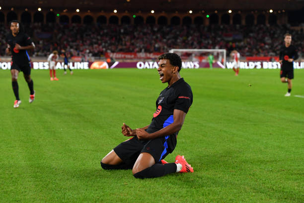 moadnanx's tweet image. Save this tweet, Lamine Yamal is future will be one of the greatest player football has ever witnessed. 

Ballon D&apos;or yes.
World Cup yes.
Champions League yes.

He&apos;s winning all off this by the end of his carrer. 

ONLY IF, HE GOES INJURY FREE!