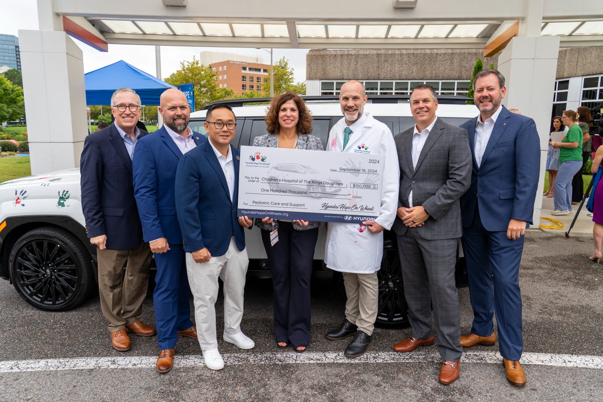 _CHKD's tweet photo. Thank you, Hyundai @hopeonwheels, for making a difference in #PediatricCancerResearch at #CHKD!
#EndChildhoodCancer #HyundaiHopeOnWheels #HopeLightsTheWay https://t.co/cnwwRuHgYz