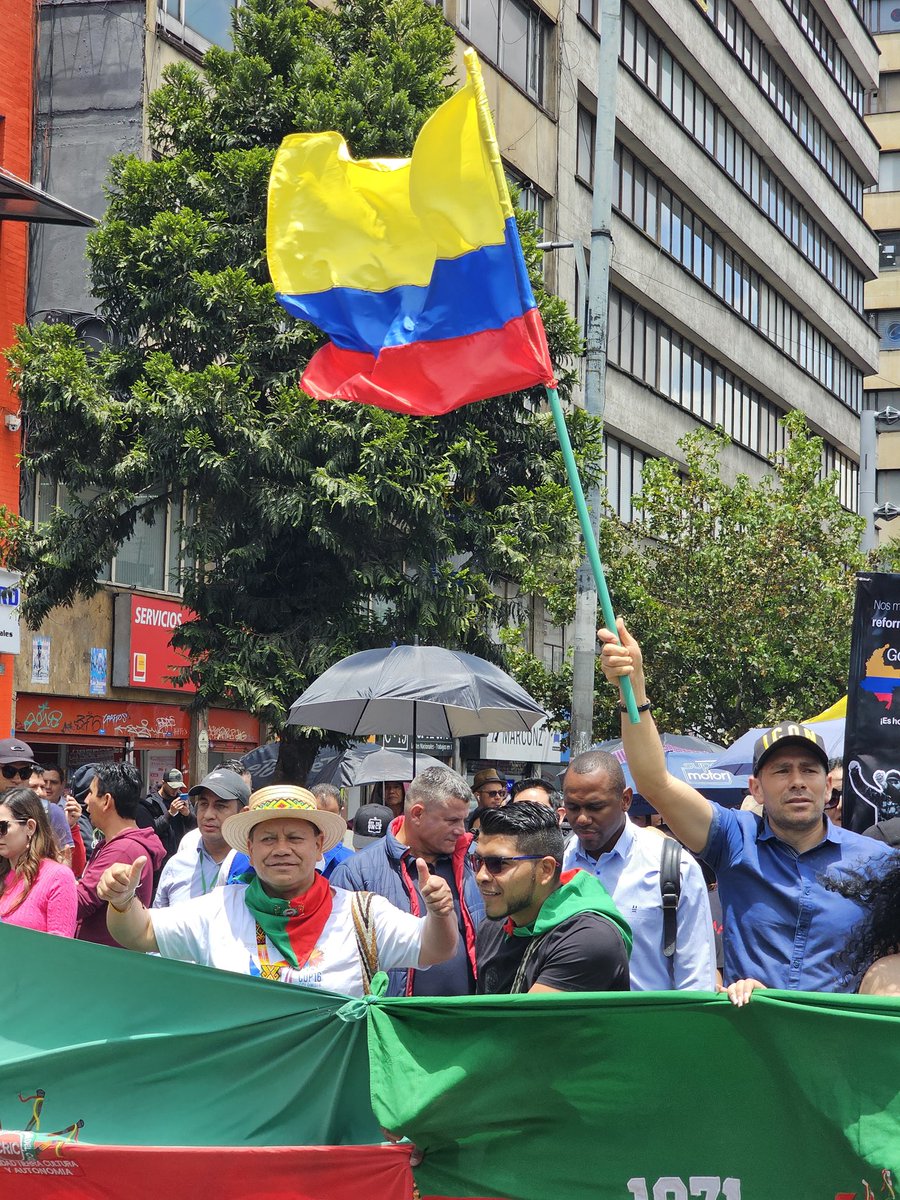 Que el Pdte <a href="/petrogustavo/">Gustavo Petro</a> está solo, es la opinión que meses lleva difundiendo los medios de comunicación de la oligarquía. A esta especulación, el pueblo organizado se ha movilización en respaldo al gobierno del cambio. ✊🏽

#LaPensionalSeDefiende
#SoloElPuebloSalvaAlPueblo