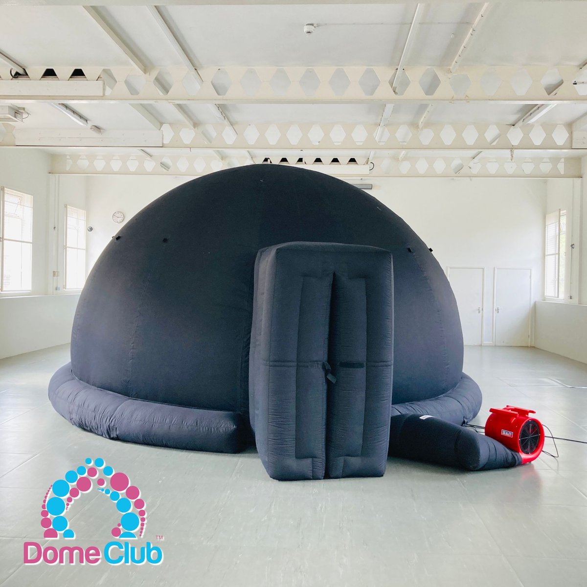 DomeClubLtd's tweet photo. 🦾 STURDY &amp; STRONG 🦾 - a 5m 1-ring Go-Dome. Did you know inflatable Go-Domes raised with one ring are less tall than non-raised equivalents, and provide more usable space? https://t.co/ebd0TIaF9r #planetarium #fulldome #360 #portable #projection #geodesic #VR #astronomy #cinema https://t.co/BONNQZx6yf