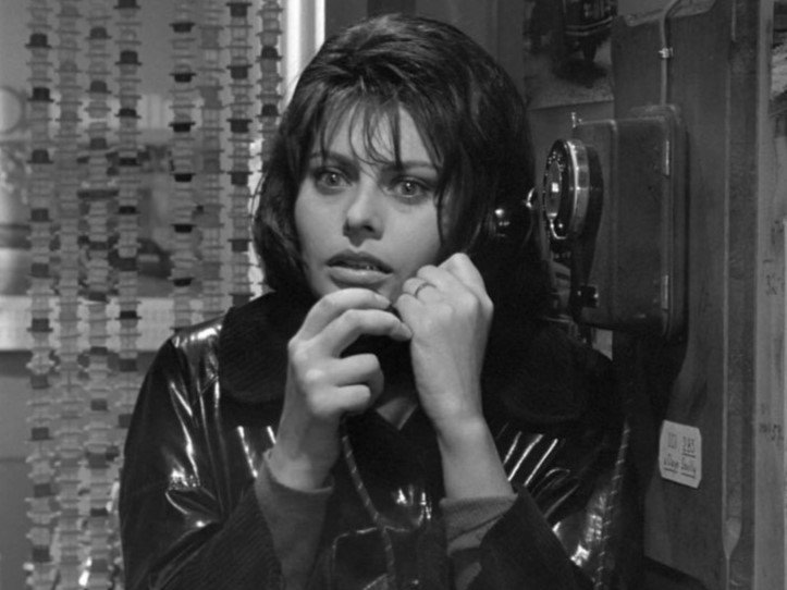 ghostlysgrace's tweet photo. five miles to midnight (1962) dir. anatole litvak

okay so this is not a particularly *good* film but it is worth the watch for sophia's nuanced and thrilling performance as well as her amazing chemistry with anthony perkins, who is terrifying. this is a horror film to me. https://t.co/pOMrbT4a37