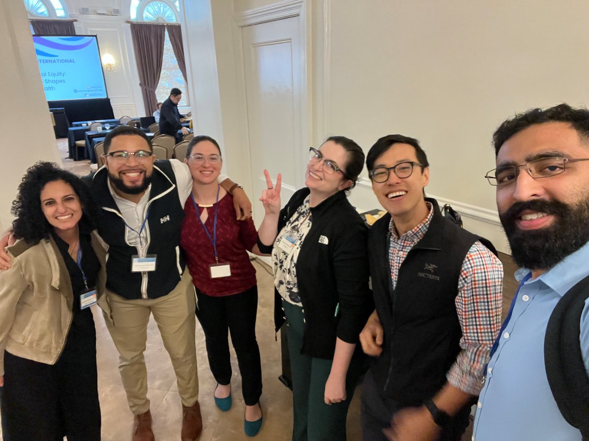 PACCSM_fellows's tweet image. Our @PACCM 2nd year fellows and fellowship Program Director @StephMaximous at the 2024 Pittsburgh International Lung Conference #PILC2024 excited to learn about #exposome and #lunghealth! #ThisIsPACCSM @jessbonfield @SallyWenzel @divayc