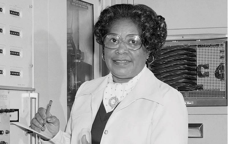 loretahur's tweet photo. Ayer se entregó la Medalla de Oro del Congreso de EEUU a Katherine Johnson, Dorothy Vaughan, Mary Jackson, Christine Darden y a todas las mujeres que trabajaron como matemáticas, ingenieras y "computadoras humanas" en el programa espacial estadounidense https://t.co/qh3sX8VaWW https://t.co/OtFh8cMa06