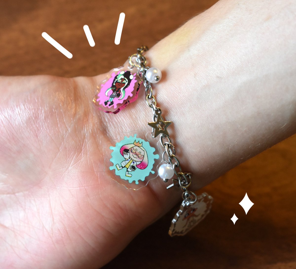CatPersonArt's tweet photo. @gy_sup Hello I'm Cat, and I sell bracelets, stickers, keychains, buttons and more!
I also have some spider-inspired designs on my shop, so do mind if anyone would rather avoid those!

https://t.co/NvvOFVy44w https://t.co/KsnfGHdOg5
