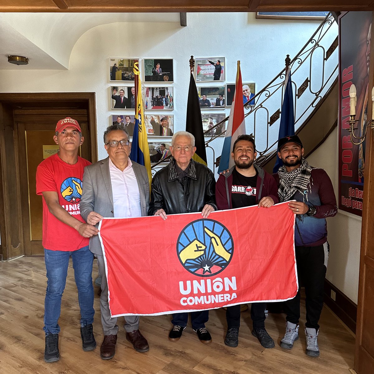 El embajador Jorge Valero y el Encargado de Negocios a.i. de <a href="/EmbavenBruselas/">Embavenez Bruselas</a> Marcos García también recibieron esta tarde una visita de Oswaldo González, Luis Miguel Guerrero y Juan Lenzo, miembros de la <a href="/Union_Comunera/">Unión Comunera</a> de #Venezuela.
2/2
<a href="/CancilleriaVE/">Cancillería Venezuela 🇻🇪</a> <a href="/yvangil/">Yvan Gil</a> <a href="/GodoyCoromotoVE/">Coromoto Godoy Calderón</a>