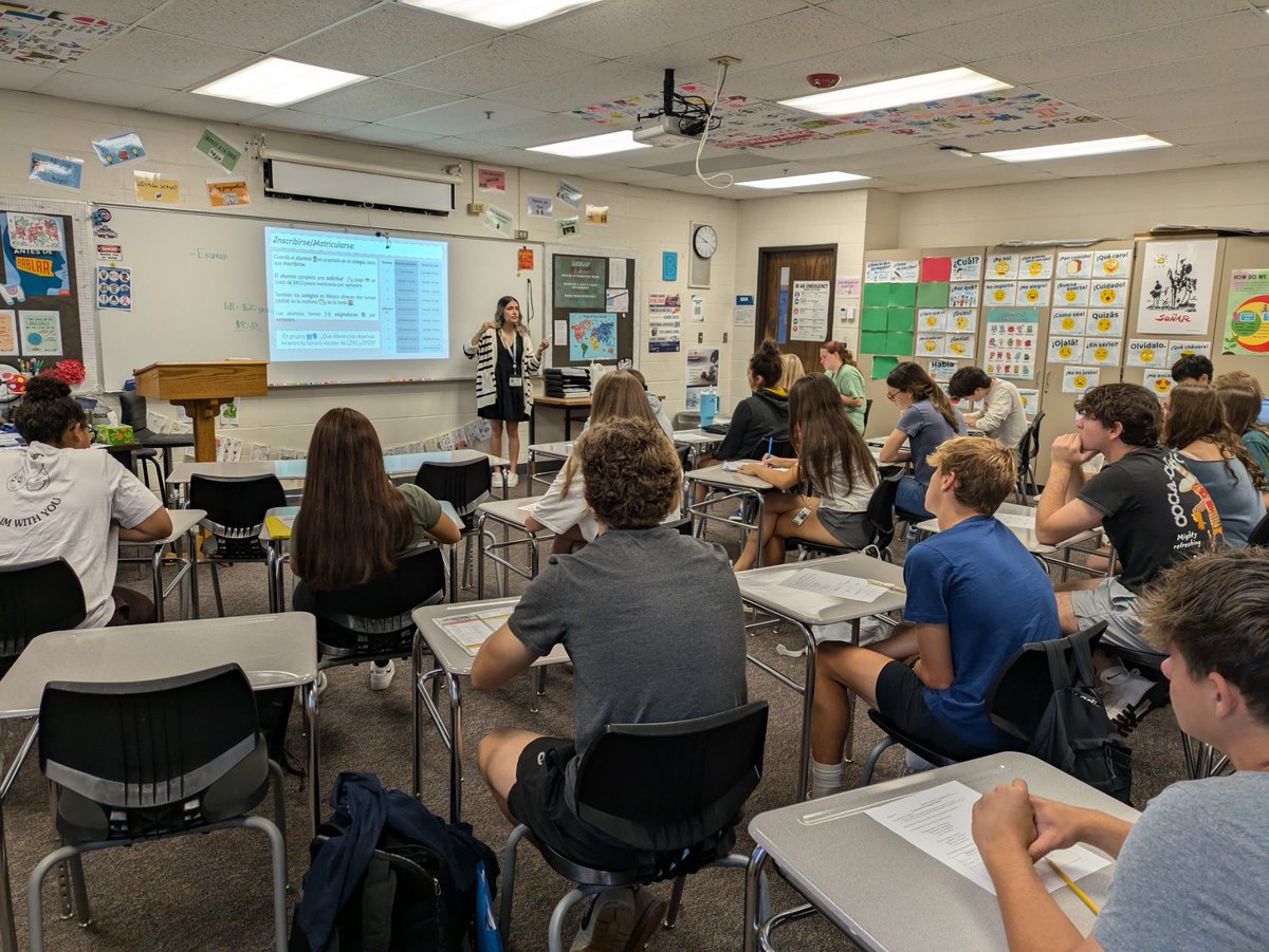 It was a pleasure to visit <a href="/KatterElise/">Elise Katter</a> classes this week to talk to students about education and childhood in Mexico. I love coming back to LZHS and seeing former colleagues and students. #D95 #weareLZ