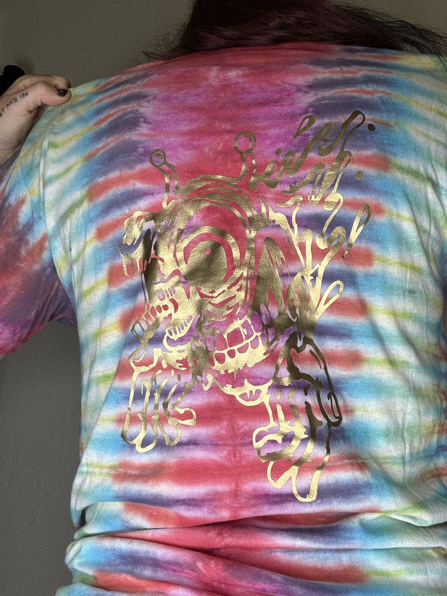 Posting my available artwork on my main; a thread 🧵 

Help raise funds for my birthday after a horrible year 🥺

Starting off strong with this Subtronics tie dye! Size Small. 

$30 shipped ✨