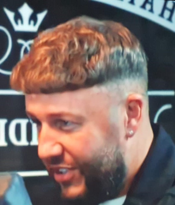 AkiraTwin's tweet photo. This man makes his living as a barber. I need to see the qualifications because what in the Friar Tuck.🤨🤔
#MAFSUK #MarriedAtFirstSightuk https://t.co/7iuQi9YCN8