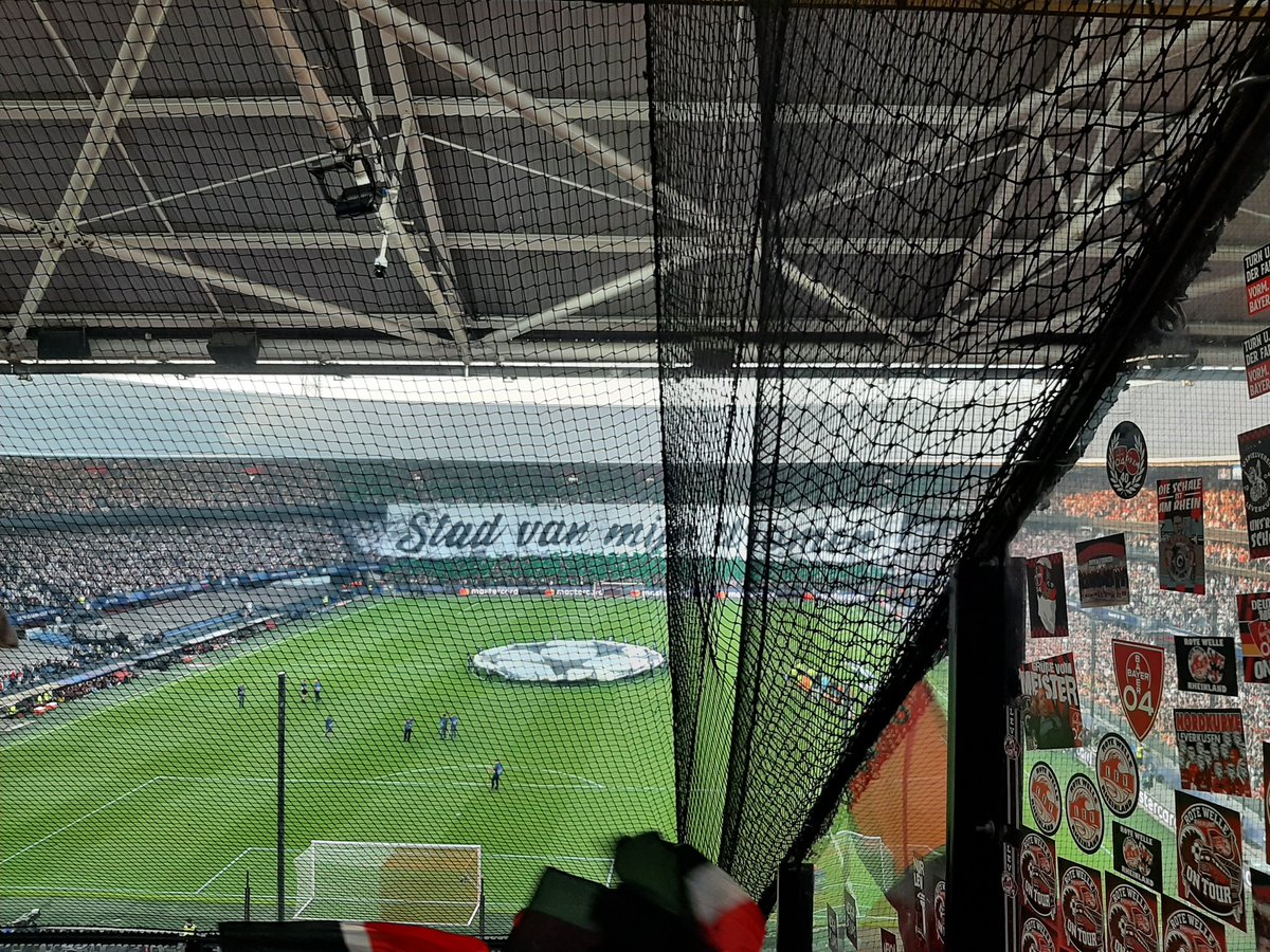 Pala_25_cios's tweet photo. Groeten van de Duitse kampionen #ForzaRWR https://t.co/4UPYJfAJHZ