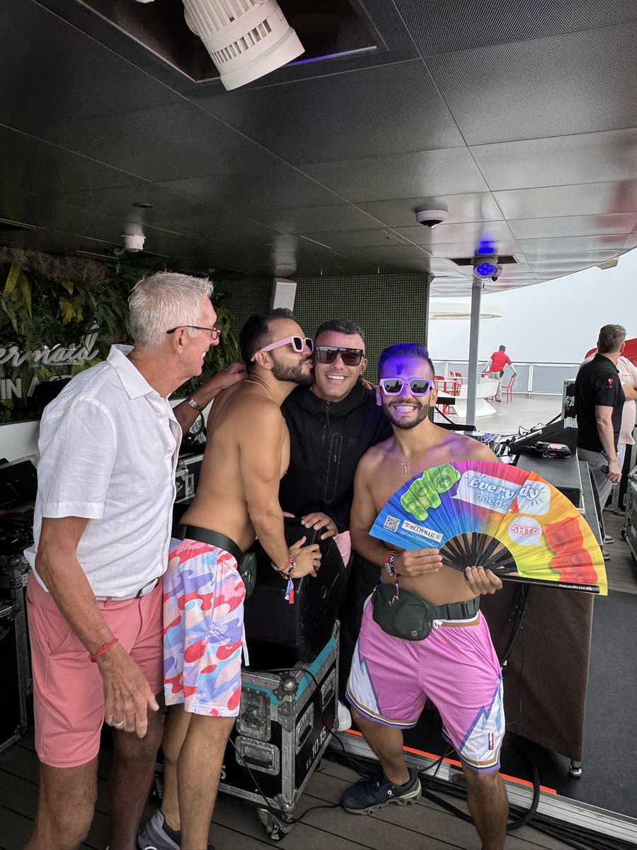 MarioCopello's tweet image. #TBT with our sweet @DanielSl8r - Somewhere in the world. #2024 #Travel #VirginCruises