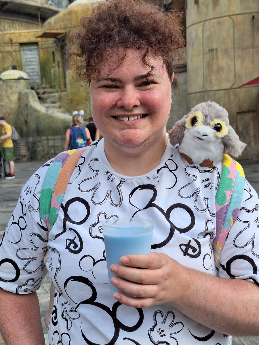 JayEllCee12's tweet photo. Share your favorite photo you took in Galaxy's Edge. One shot only, please. https://t.co/d9OqyqtL2P